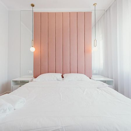 3 Bedrooms Premium Bella Rosa For 8 Guests With Ac And Underground Parking Rzeszow Bagian luar foto