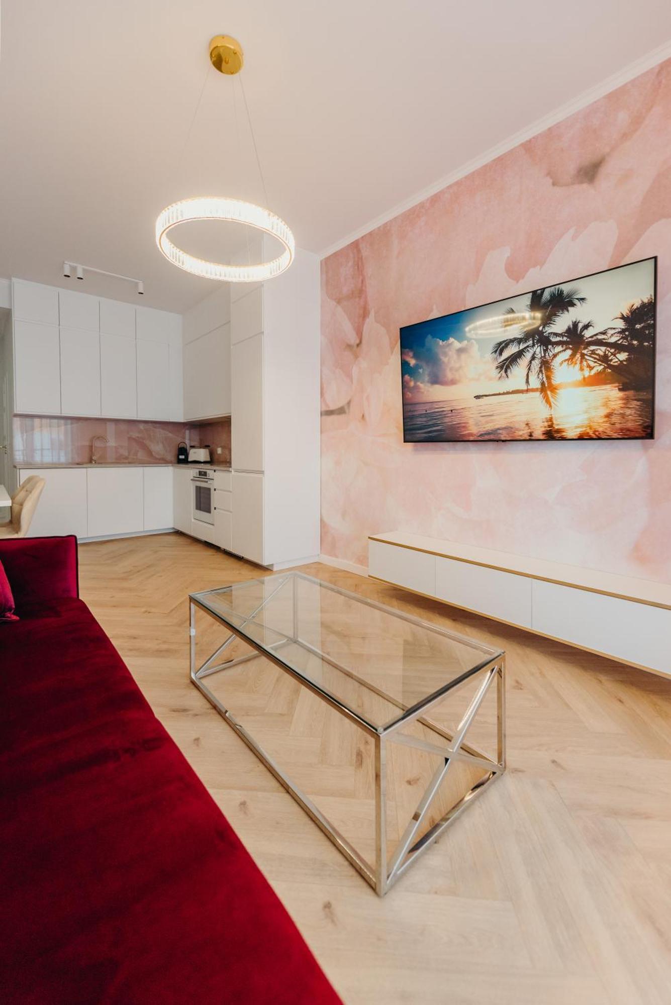 3 Bedrooms Premium Bella Rosa For 8 Guests With Ac And Underground Parking Rzeszow Bagian luar foto