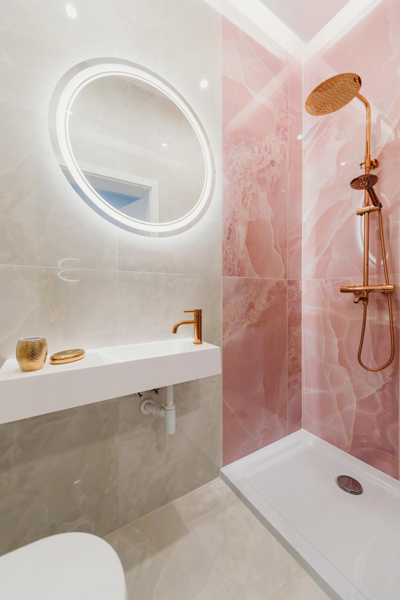 3 Bedrooms Premium Bella Rosa For 8 Guests With Ac And Underground Parking Rzeszow Bagian luar foto