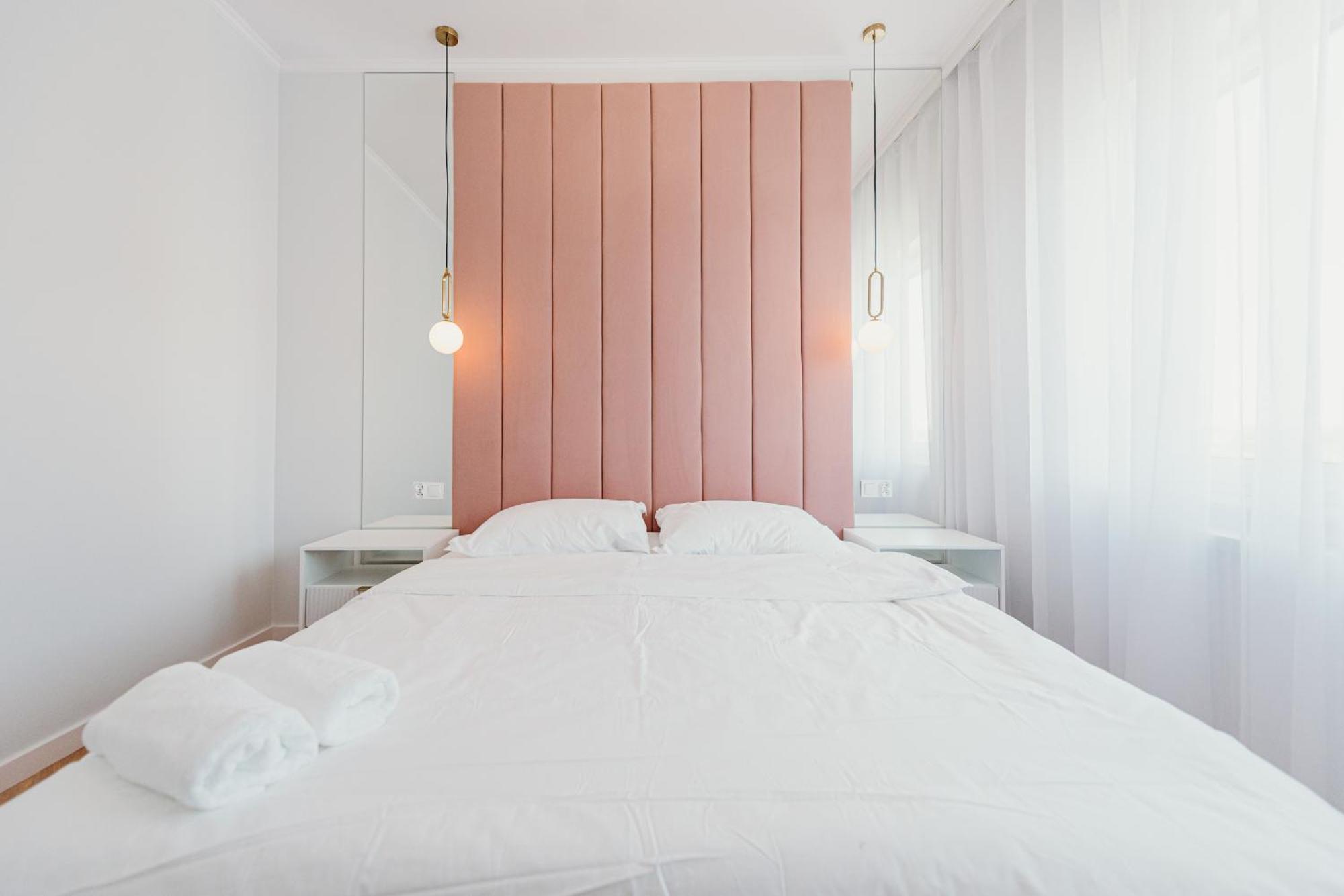 3 Bedrooms Premium Bella Rosa For 8 Guests With Ac And Underground Parking Rzeszow Bagian luar foto
