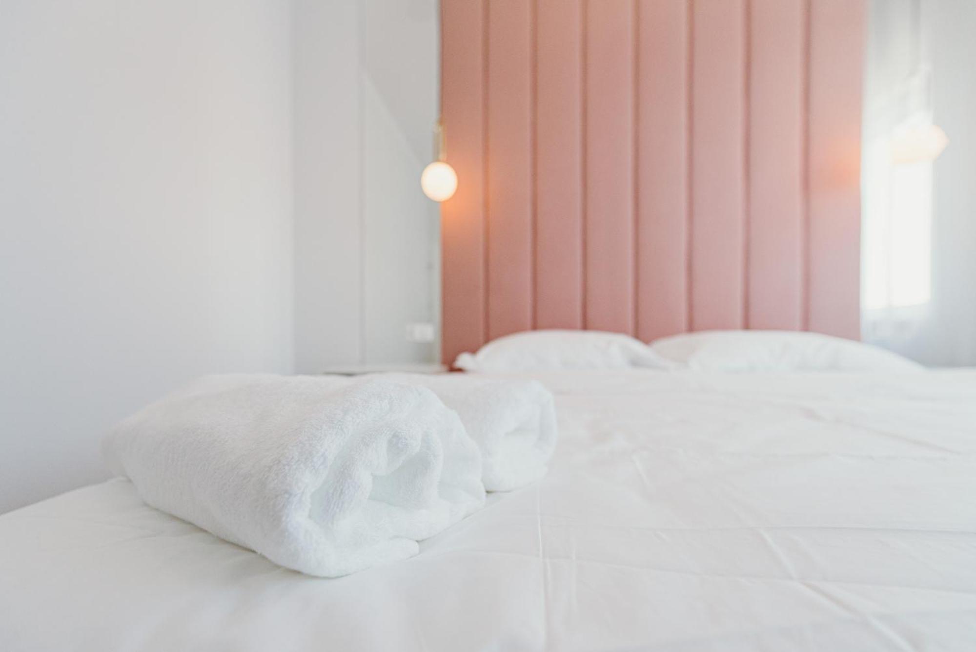 3 Bedrooms Premium Bella Rosa For 8 Guests With Ac And Underground Parking Rzeszow Bagian luar foto