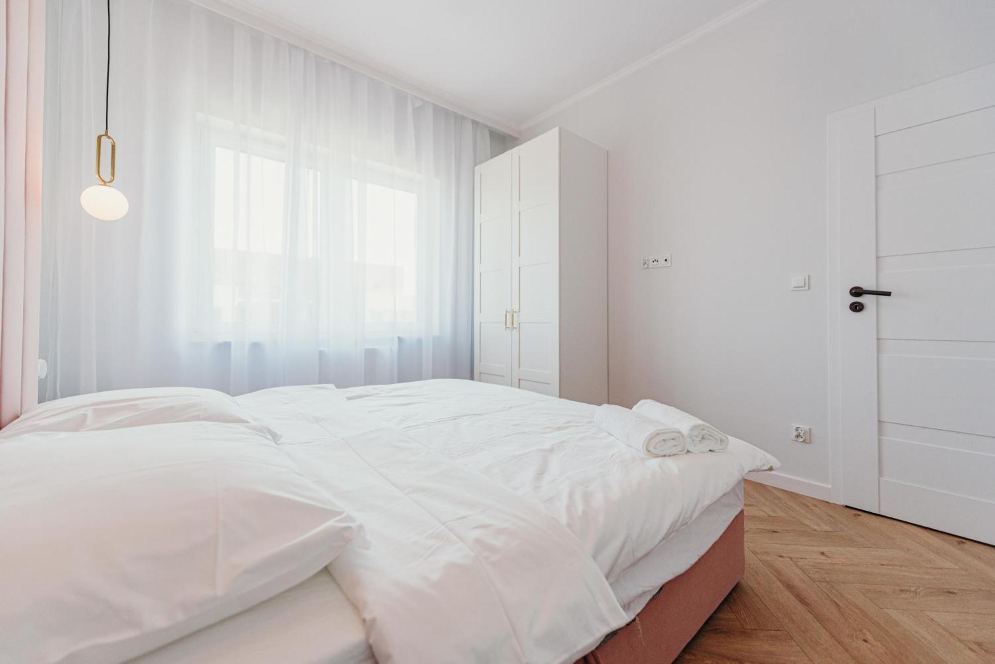 3 Bedrooms Premium Bella Rosa For 8 Guests With Ac And Underground Parking Rzeszow Bagian luar foto